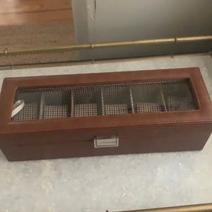 ⚡️Super nice watch box!⚡️